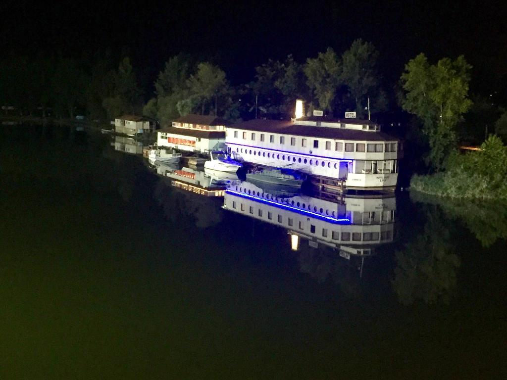 Botel Hotel Lisa Budapeste Exterior foto